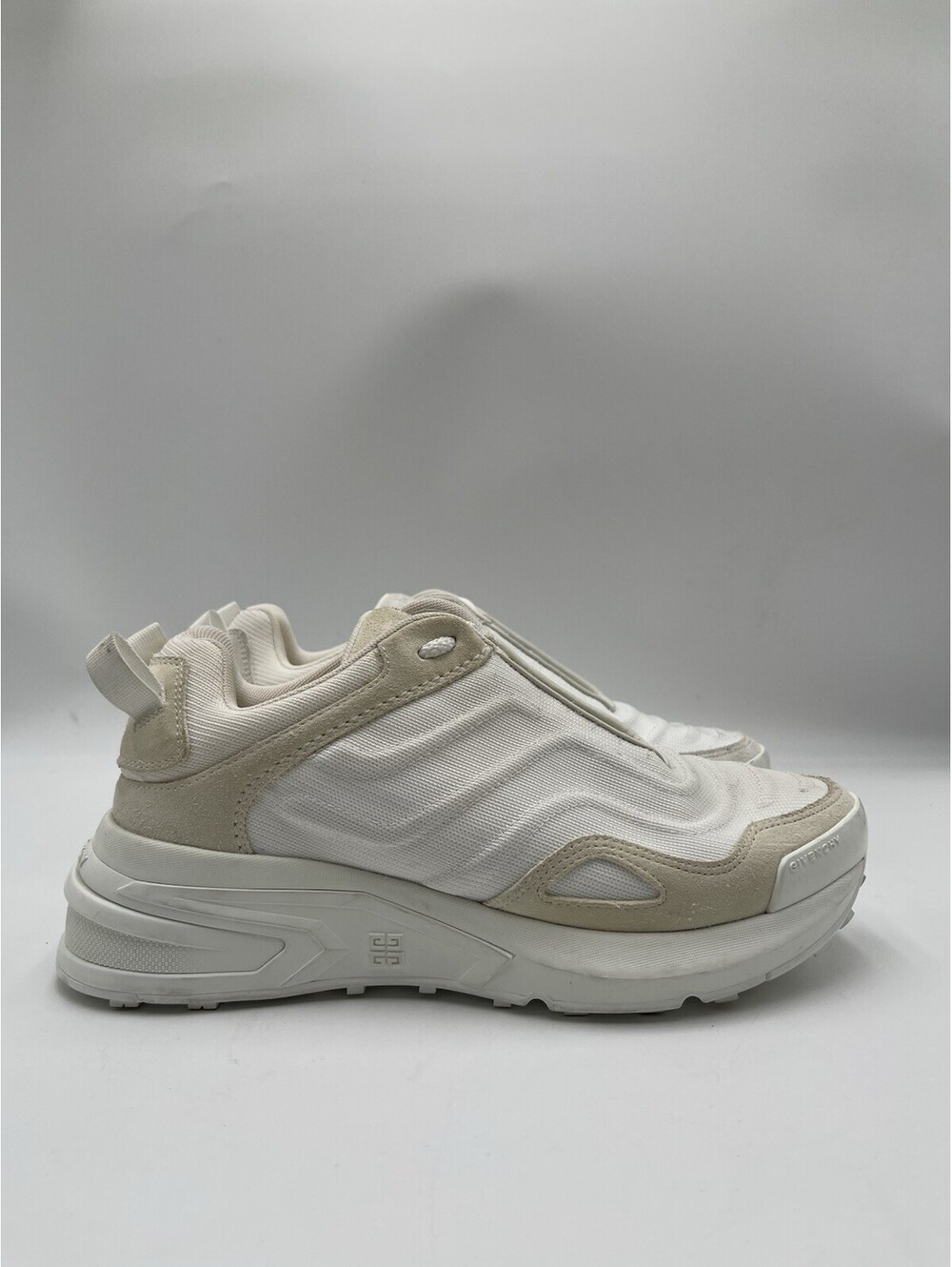 Women’s Givenchy GIV 1 Light Runner Low Too Lace Up sneakers in White Size 37.5